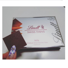 Lindt Swiss Thins Milk Chocolate 125G