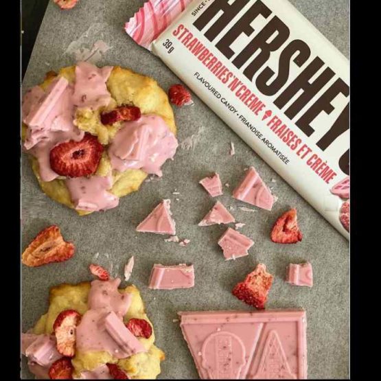 Hersheys Strawberries N Creme Bar 39G