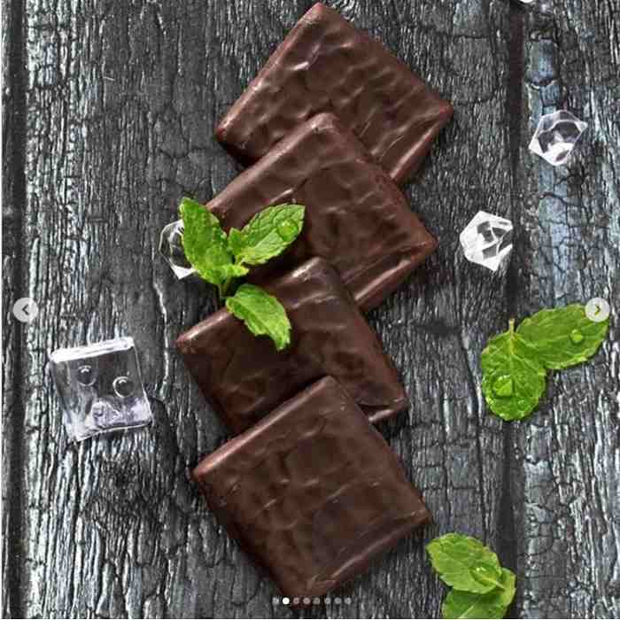 After Eight Strawberry & Mint Chocolate Box - 200 g