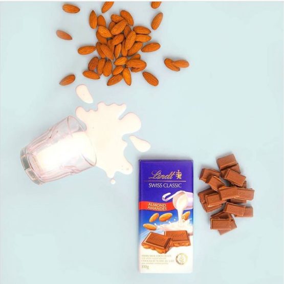 Lindt Swiss Milk Chocolate with Almonds Bar 100G