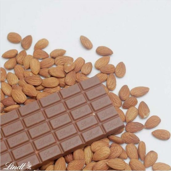 Lindt Swiss Milk Chocolate with Almonds Bar 100G