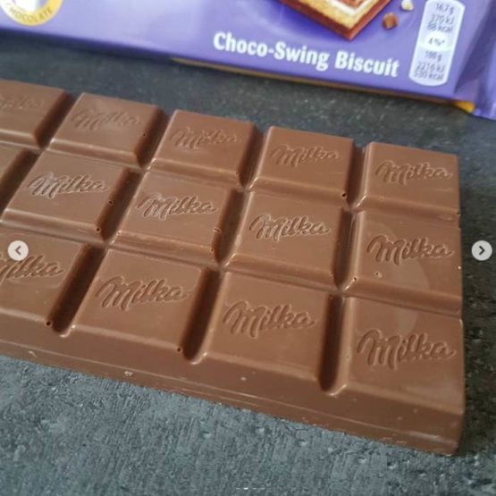 Milka Cream & Biscuit Milk Chocolate Bar 100G